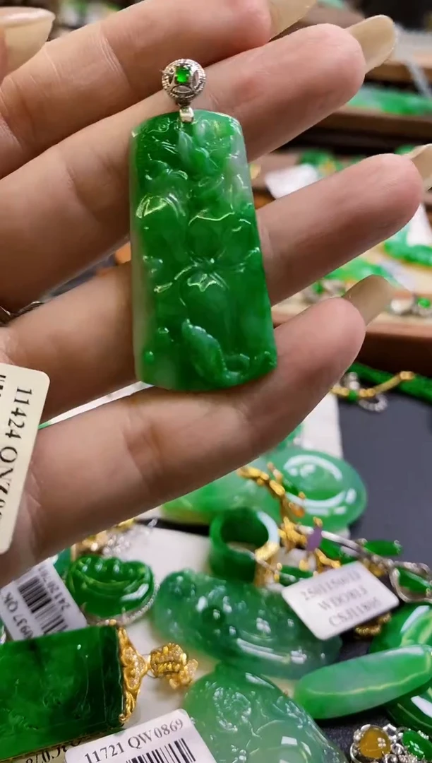 【闪购商品】定制翡翠18K金镶嵌荷叶