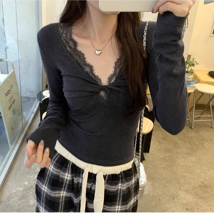 蕾丝白色V领修身长袖打底衫女秋冬新款独特别致性感加绒内搭上衣