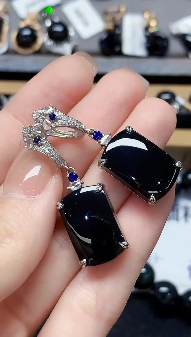 18K金镶嵌翡翠耳饰MN