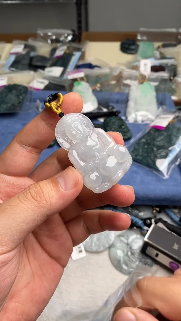 翡翠未镶嵌颈饰多样性发其一