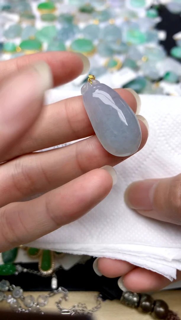 颈饰18K金镶嵌翡翠天然A货翡翠