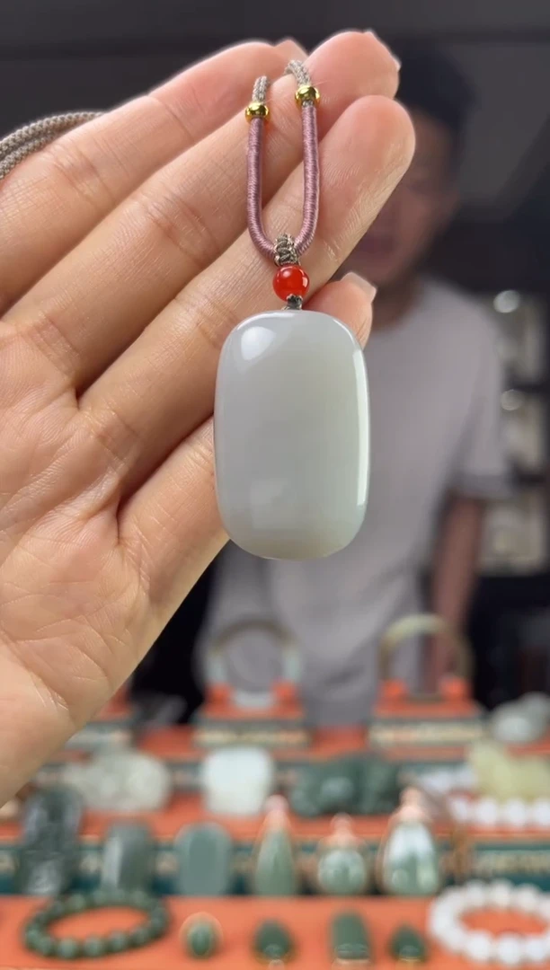 和田玉未镶嵌颈饰佩佩