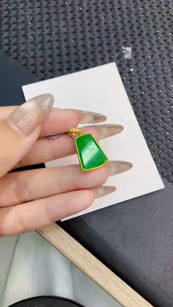 颈饰未镶嵌翡翠1