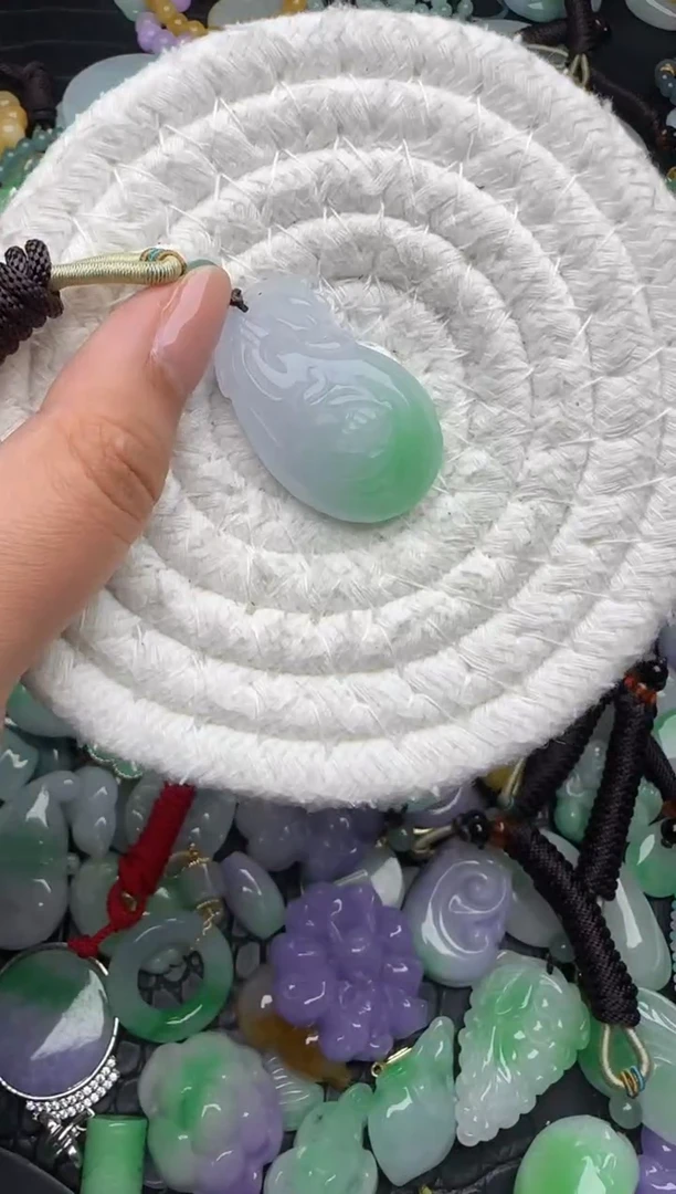 颈饰未镶嵌翡翠缅甸翡翠吊坠