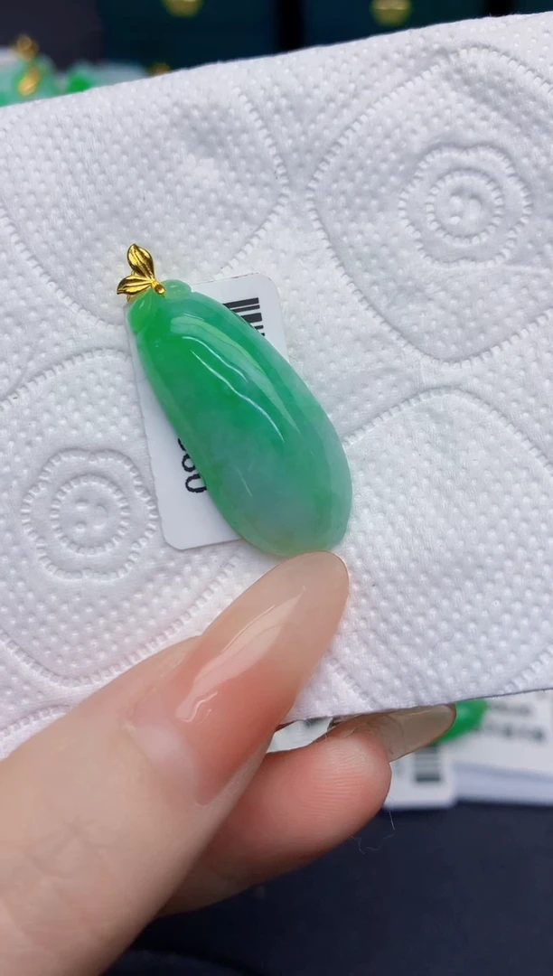 颈饰18K金镶嵌翡翠缅甸天然翡翠A货