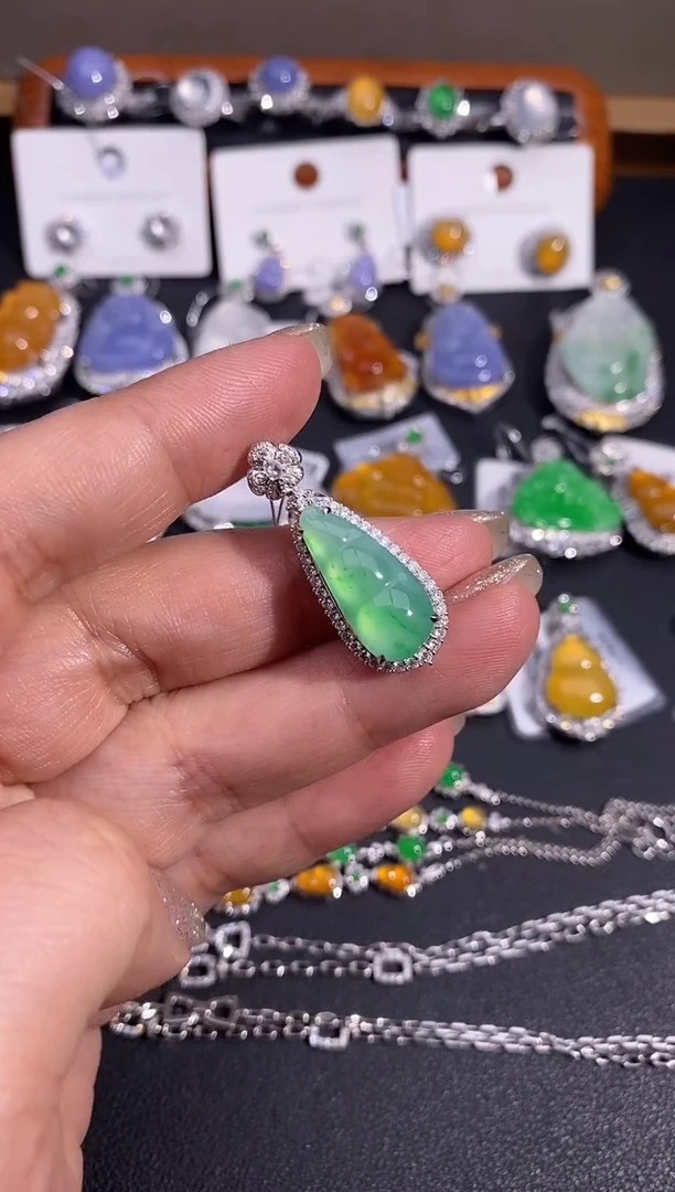 【闪购商品】翡翠吊坠(不含链)18K金镶嵌吊坠