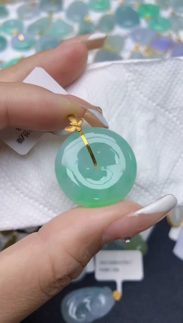 翡翠18K金镶嵌颈饰天然缅甸A货翡翠