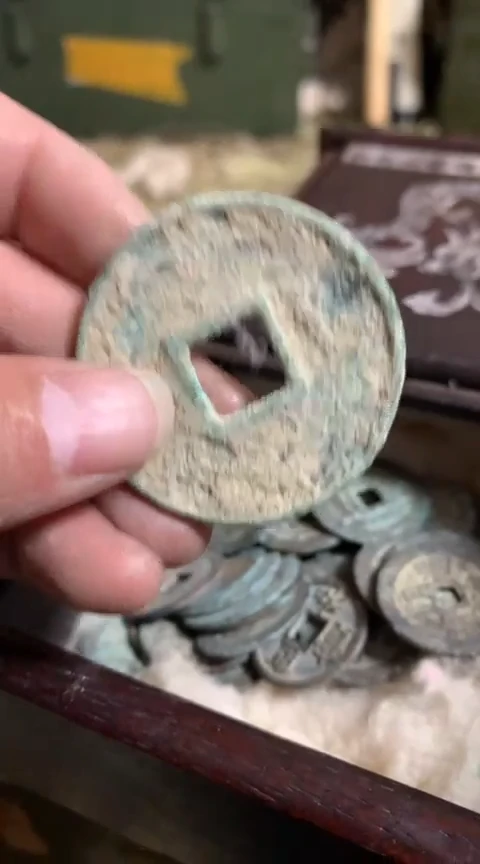 瓷片三十多个左右