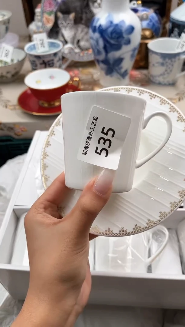 瓷片般*猫B         535