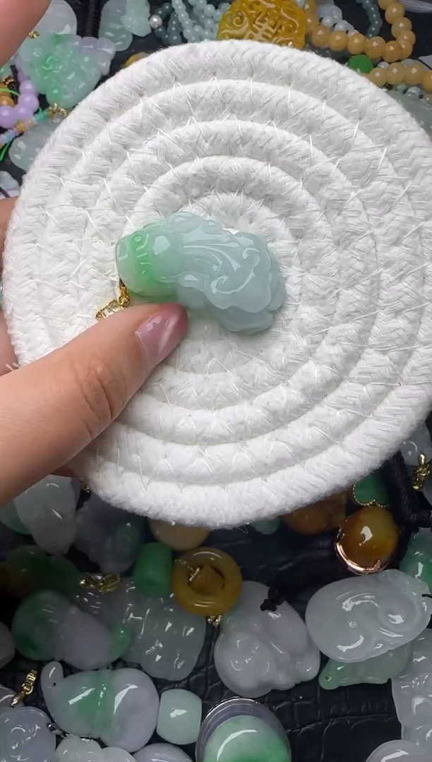 颈饰未镶嵌翡翠缅甸翡翠吊坠