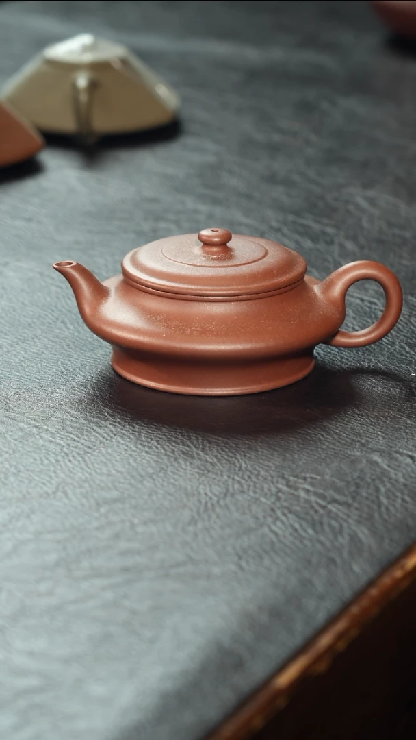 茶壶紫砂半手紫泥虚扁壶活动款