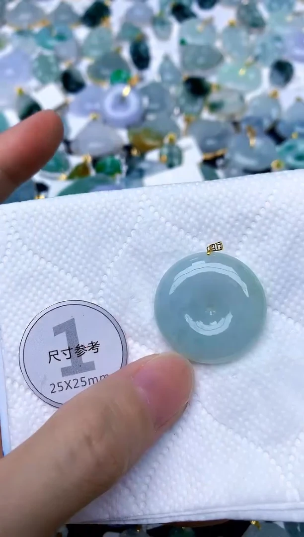 颈饰18K金镶嵌翡翠天然A货翡翠