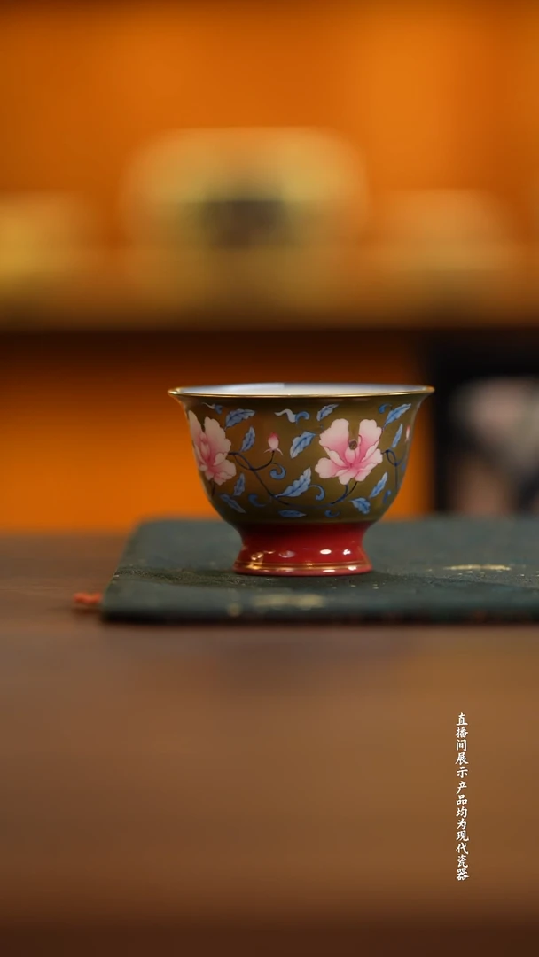 华隐堂玫瑰红斗彩金地茶花撇口杯