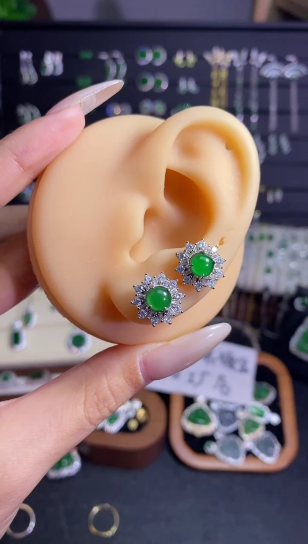 银S925镶嵌翡翠耳饰太阳花耳钉