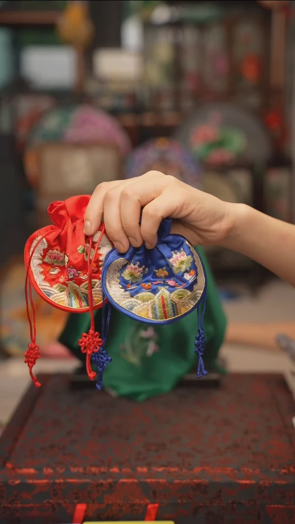 扇子绣花吊坠非遗