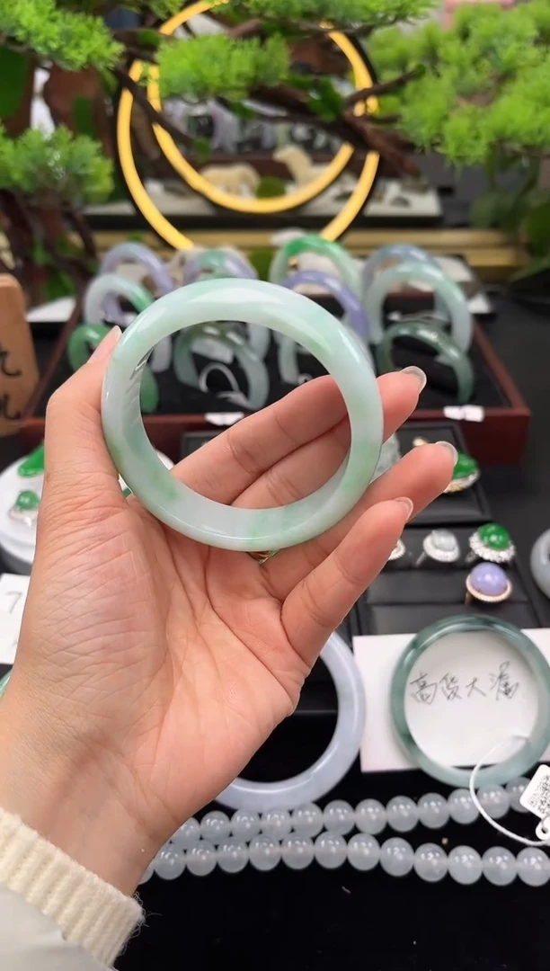 未镶嵌手镯翡翠手镯