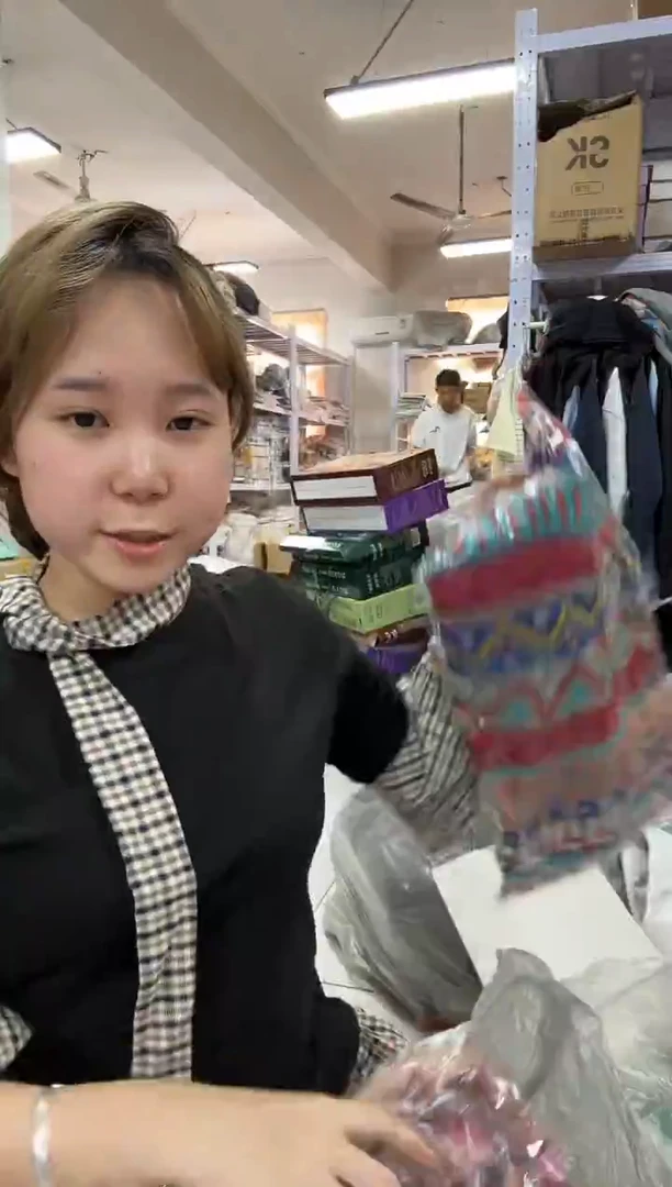 PVC上车啦 宝宝们抓紧时间去下方链接拍吧丝巾