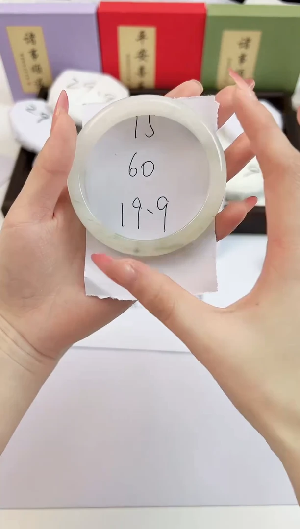 未镶嵌手镯石英质玉75