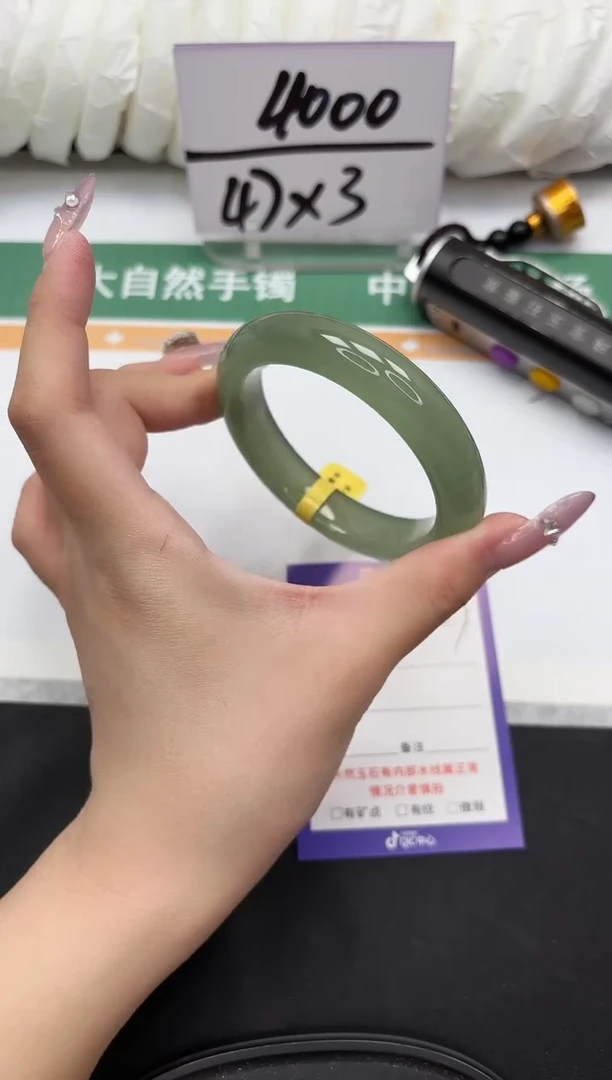 未镶嵌手镯石英质玉127-58