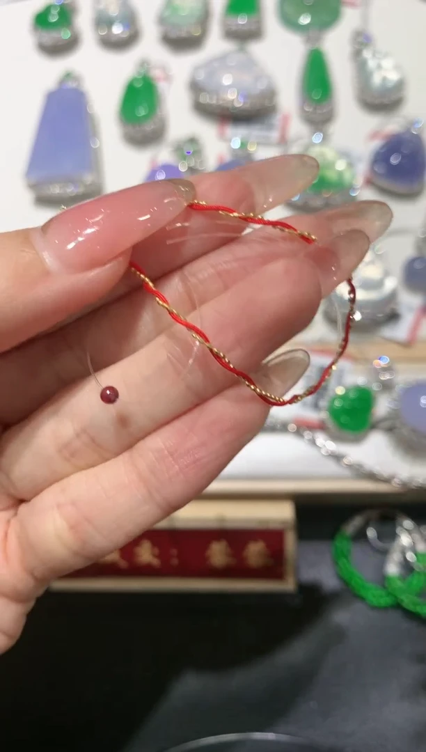 【闪购商品】石榴石手绳18K金镶嵌1多人多样性随机发货1件