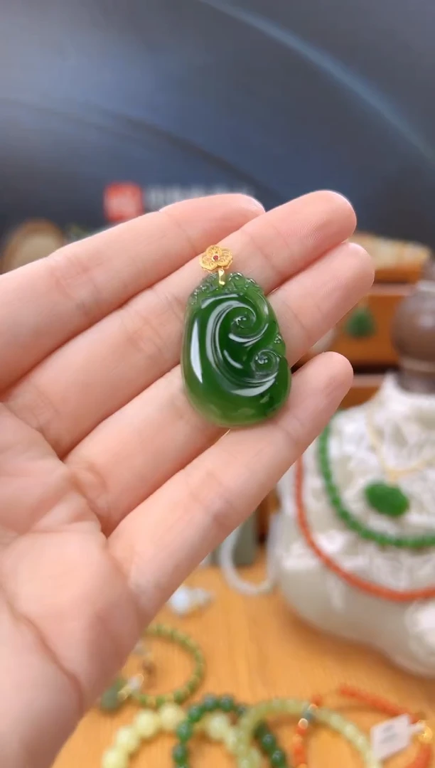 颈饰18K金镶嵌和田玉多样性拍一发一 cg