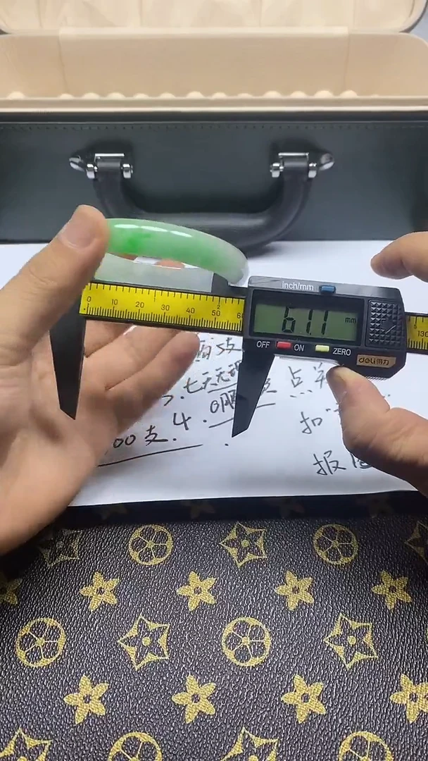 翡翠手镯未镶嵌097