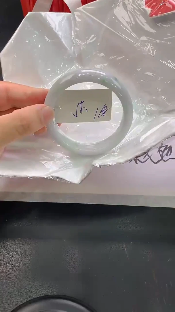 翡翠手镯未镶嵌93