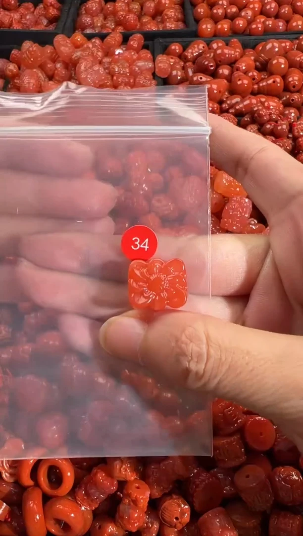 颈饰未镶嵌南红玛瑙1