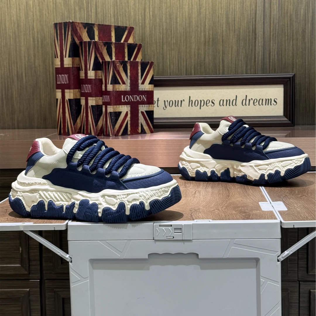 2025秋季新款时尚百搭潮流轻奢高端舒适耐磨休闲男鞋（标准码数）