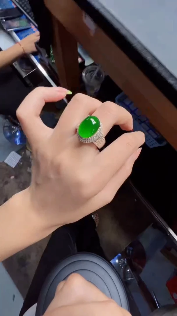 未镶嵌定制翡翠翡翠A货有轻微色差属于正常现象，蛋面多样性发货1