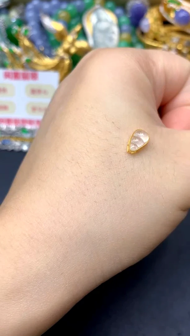 颈饰18K金镶嵌翡翠26-中国好珍宝