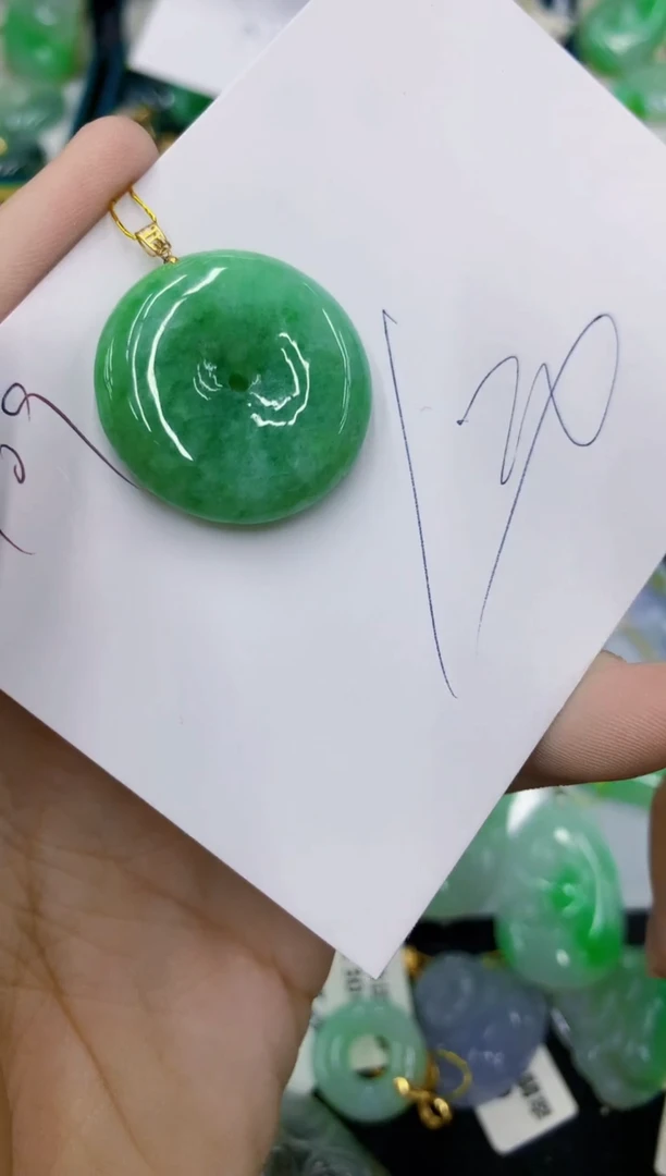 翡翠18K金镶嵌颈饰11111