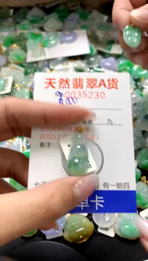 颈饰18K金镶嵌翡翠1