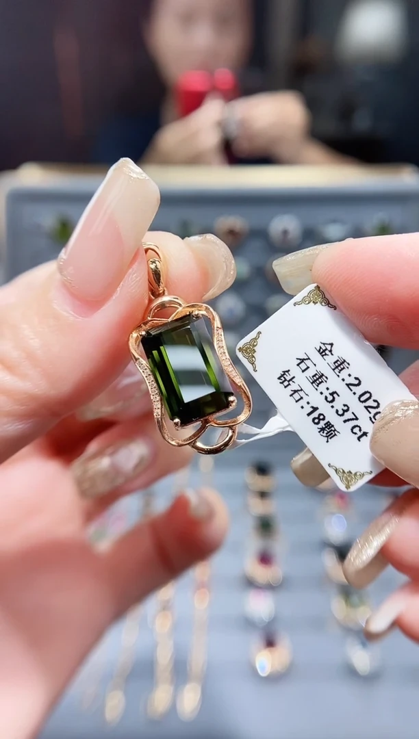 18K金镶嵌颈饰碧玺5.37.