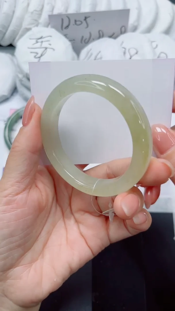 未镶嵌手镯石英质玉225-56