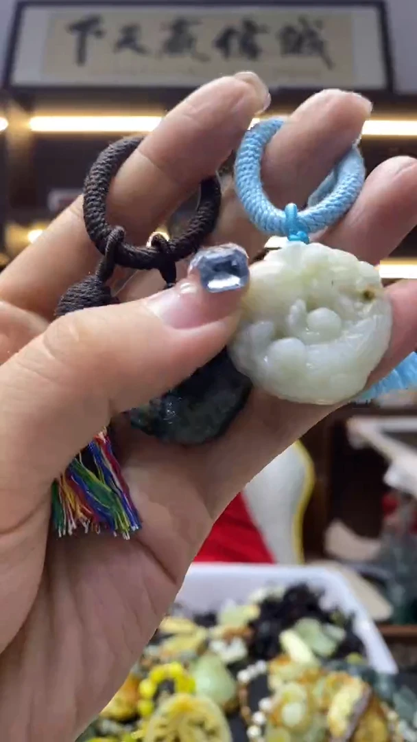 未镶嵌岫玉挂件