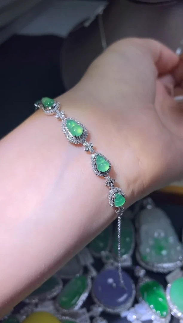 吊坠(不含链)18K金镶嵌翡翠手链