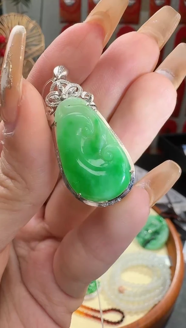 【闪购商品】翡翠颈饰18K金镶嵌挂件