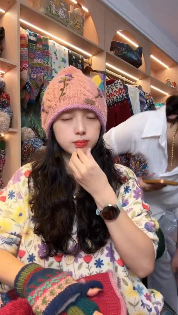 美利奴软羊毛粉色刺绣帽