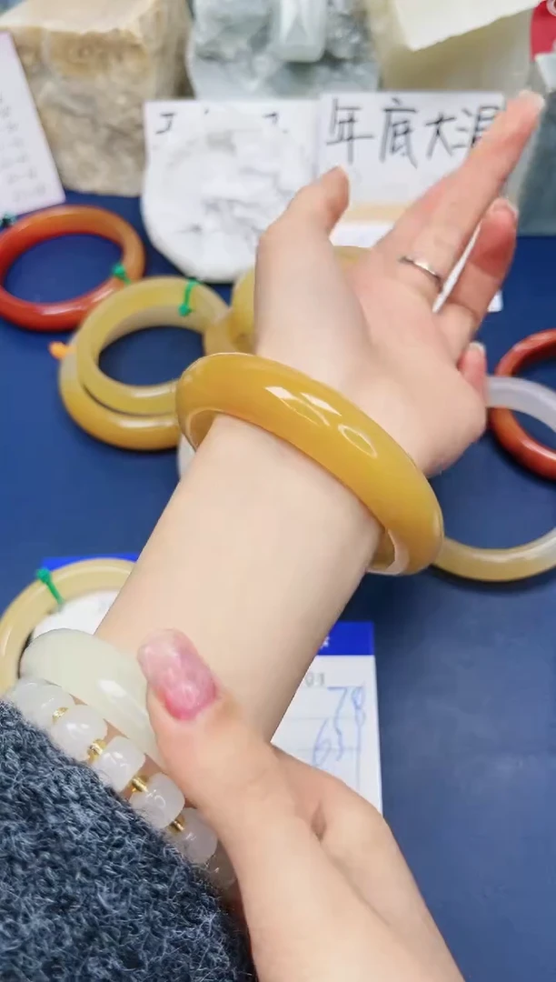 【闪购商品】石英质玉手镯未镶嵌301-财气镯63圈口