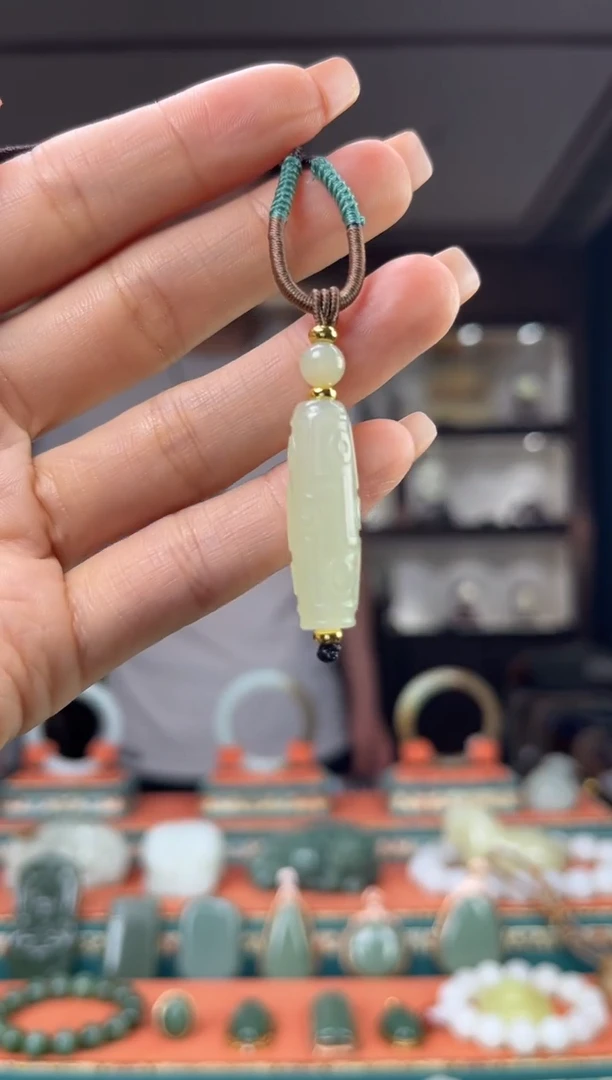 和田玉未镶嵌颈饰佩佩