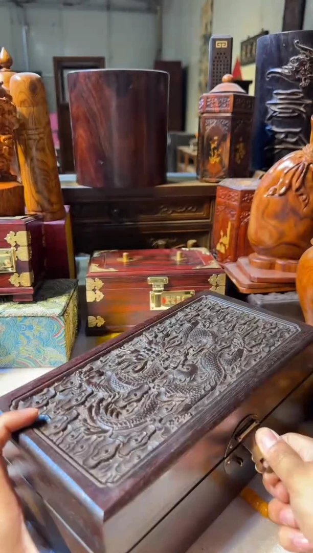 木紫檀雕刻龙盒