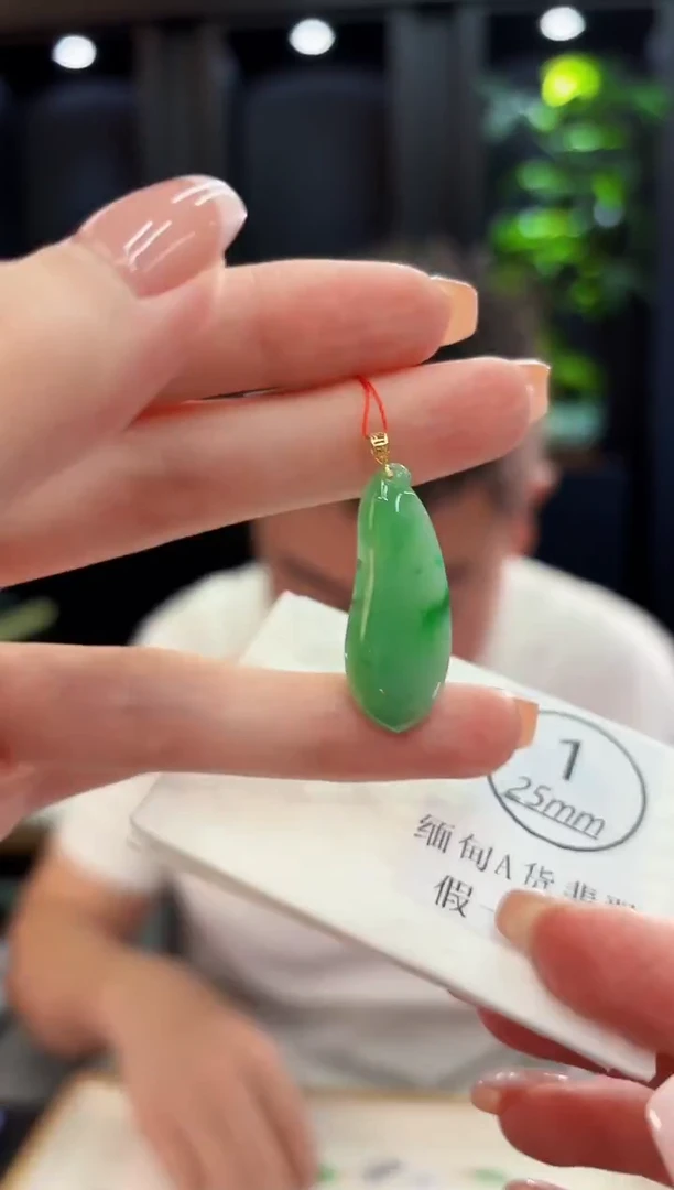 颈饰18K金镶嵌翡翠  缅料A货/支持复检/一件