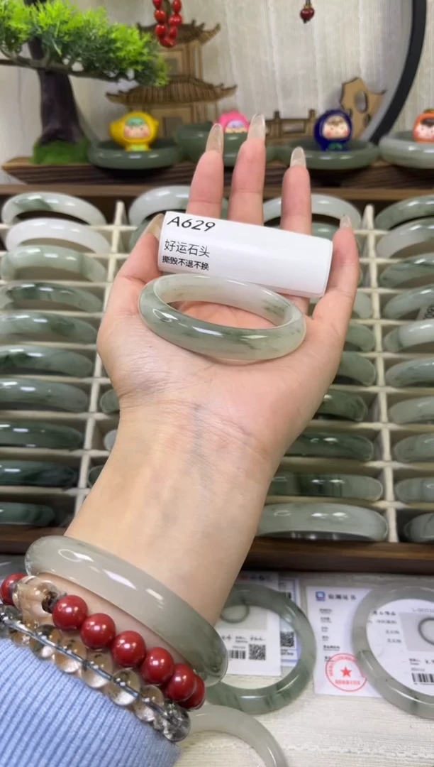 未镶嵌手镯石英质玉微瑕629