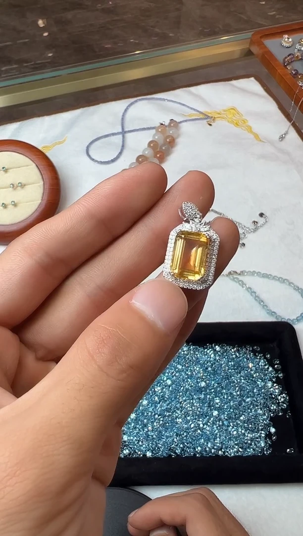 吊坠(不含链)银S925镶嵌水晶黄水晶吊坠 多样性发其一