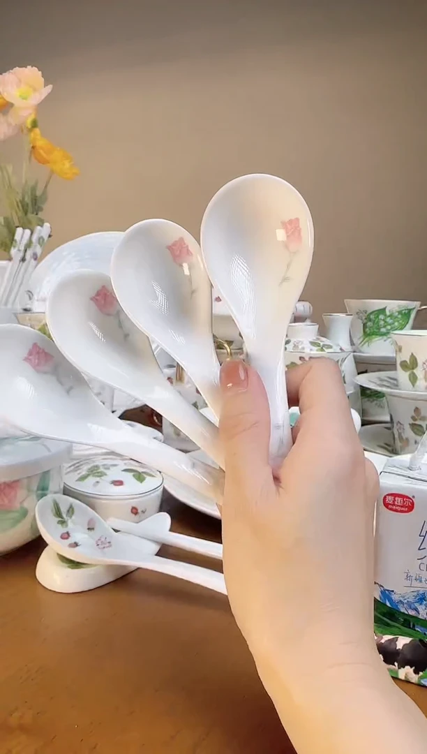 【闪购商品】玫瑰高骨瓷汤勺4个
