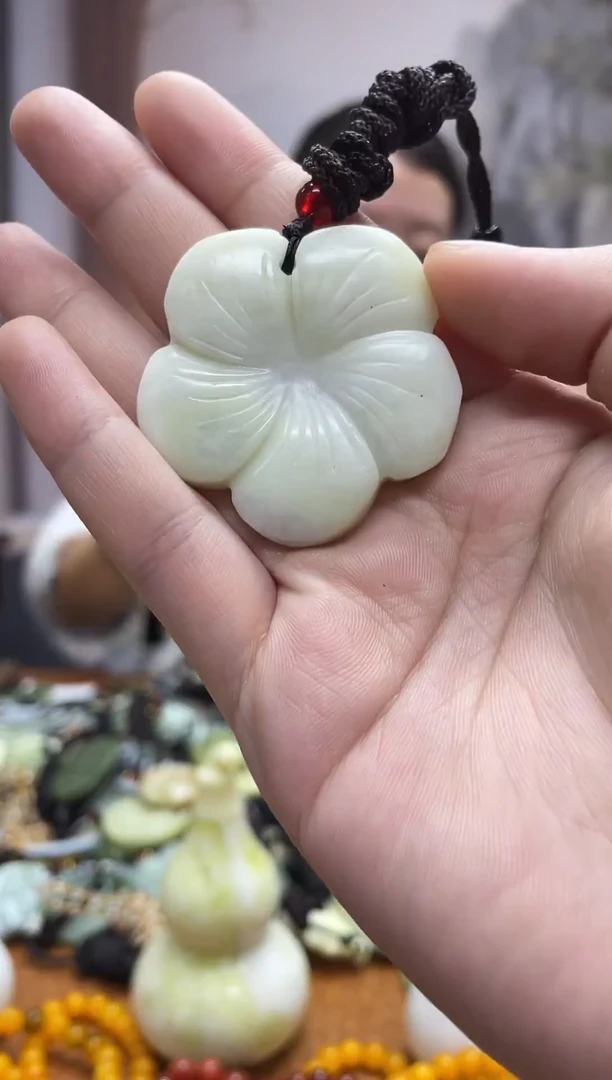 未镶嵌岫玉吊坠·