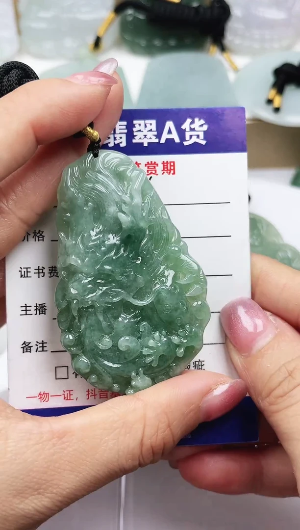 颈饰未镶嵌翡翠