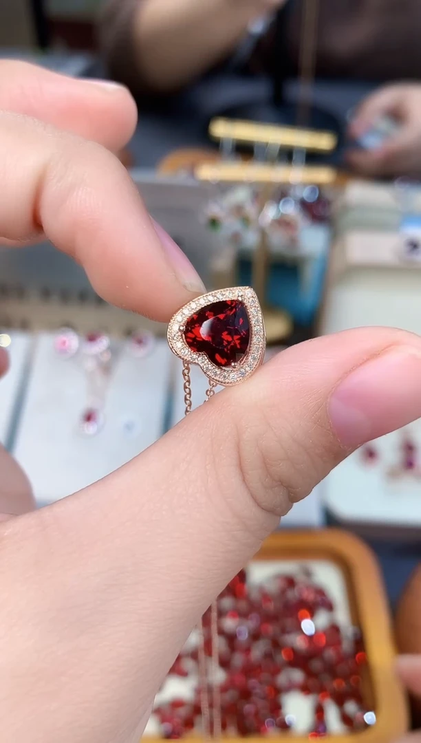 【闪购商品】石榴石吊坠银S925镶嵌天然