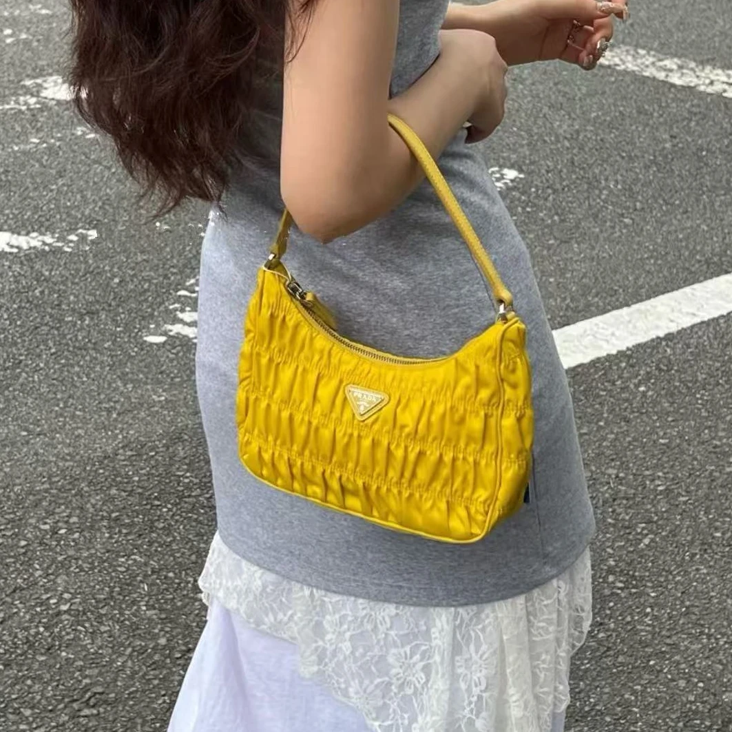 99新 Prada/普拉达 黄色 褶皱 单肩包